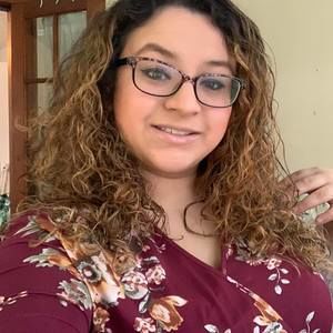 Meet your Posher, Yessenia